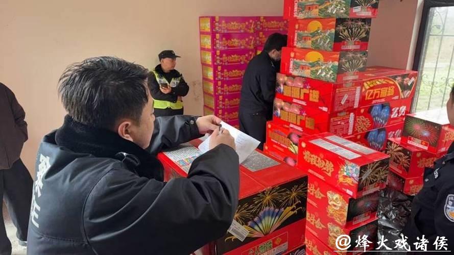 深夜跨省运输，藏于车库、小木屋，金山警方查处10起涉烟花爆竹类违法犯罪案