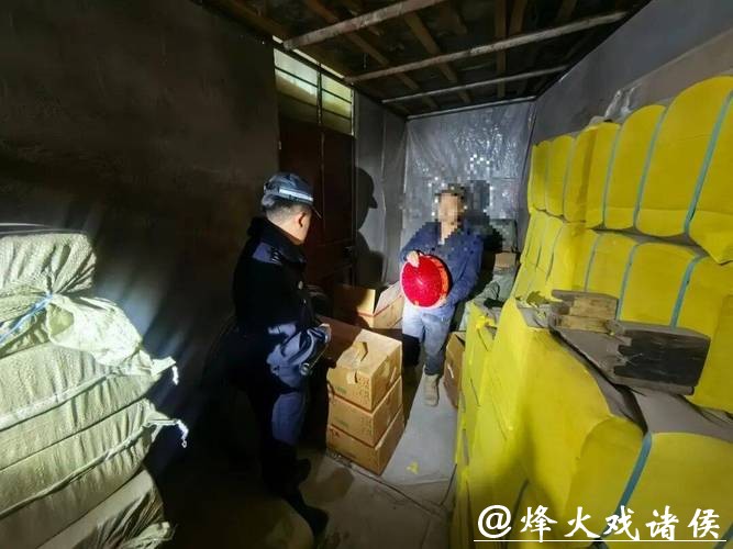 深夜跨省运输，藏于车库、小木屋，金山警方查处10起涉烟花爆竹类违法犯罪案