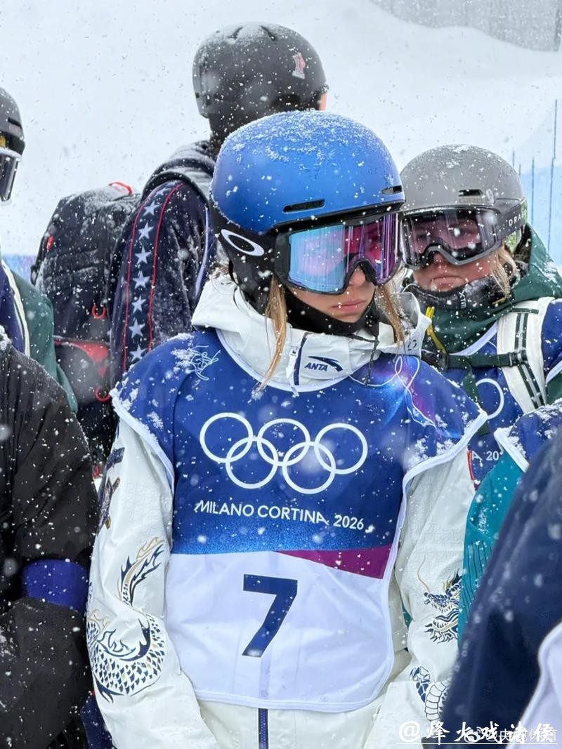 谷爱凌介绍自己的“中国风”雪服：谷爱凌龙纹战袍惊艳世界，文化输出中国风如何征服冬奥赛场