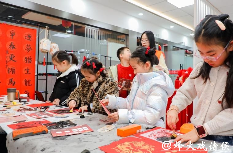 吟诗游园、串珠拓印，沉浸式体验新春民俗