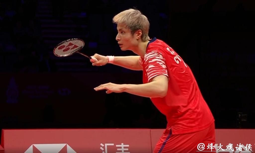 羽联年终总决赛：石宇奇2-0李诗沣 取小组赛开门红